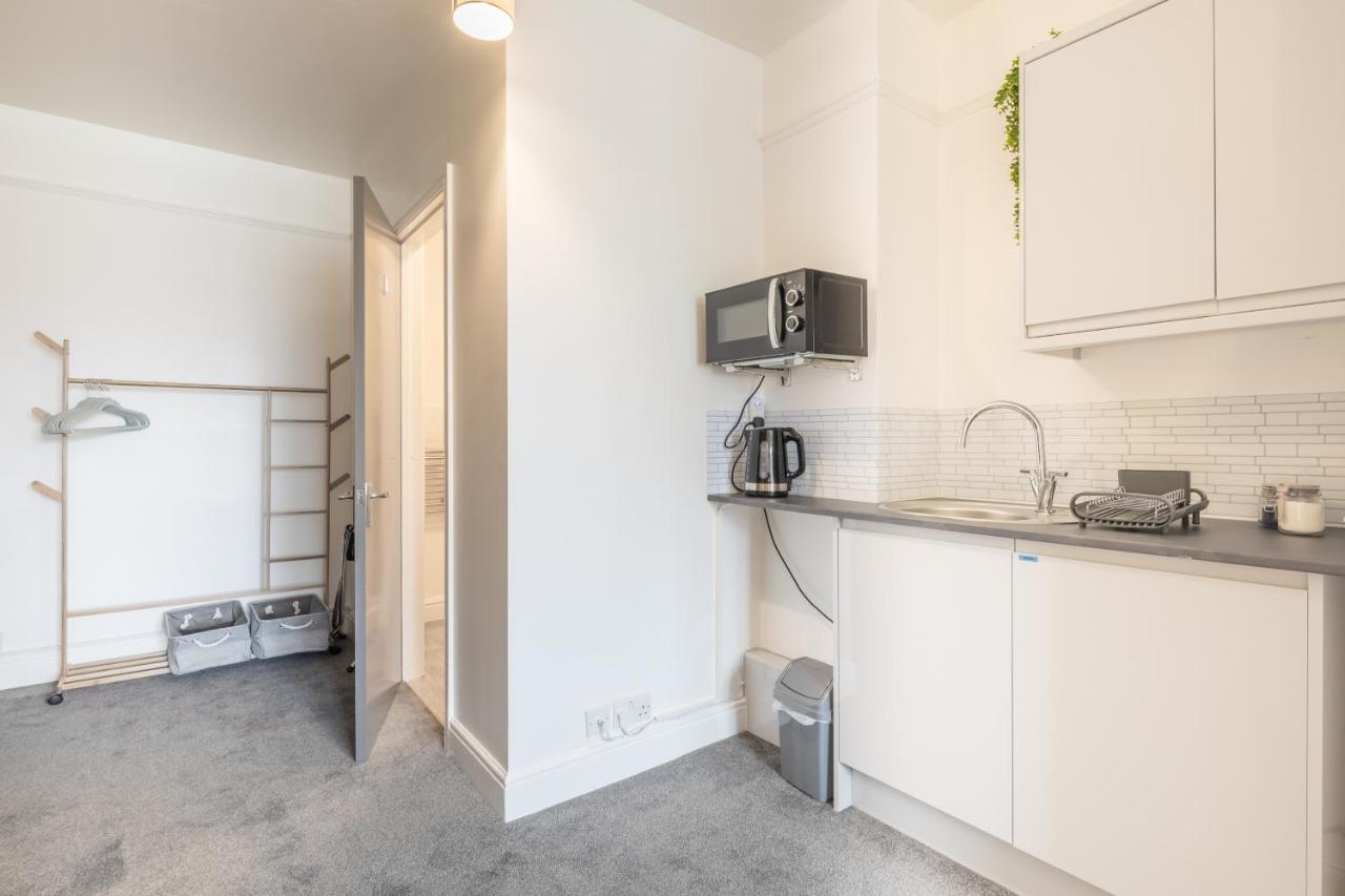 Private Room 5 With Kitchenette By Cb Stays No Minimum Stays CBG Eksteriør bilde